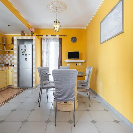 Casa Vacanze Rossi 公寓 *