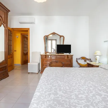 Casa Vacanze Rossi 卡拉赛达