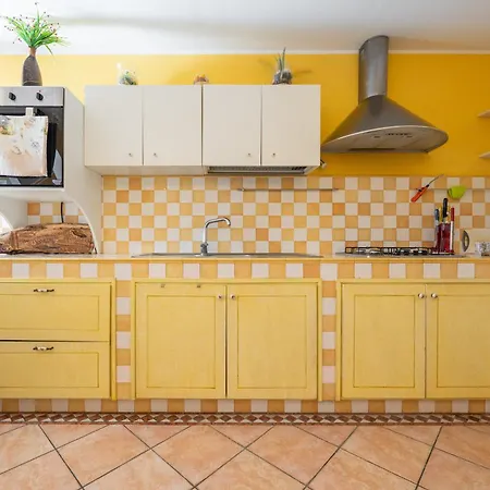 Casa Vacanze Rossi Apartment *