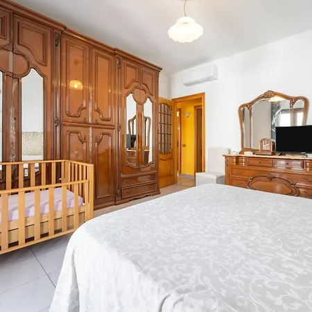 Casa Vacanze Rossi Apartment *